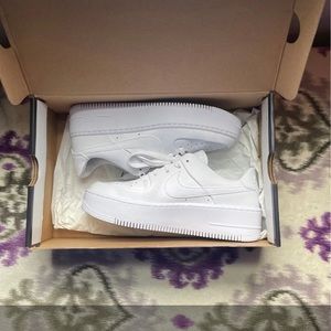 Nike Air Force 1  Sage Low